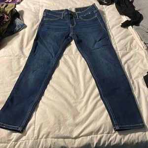 Clean no holes Abercrombie kids pull on Jegging shirt